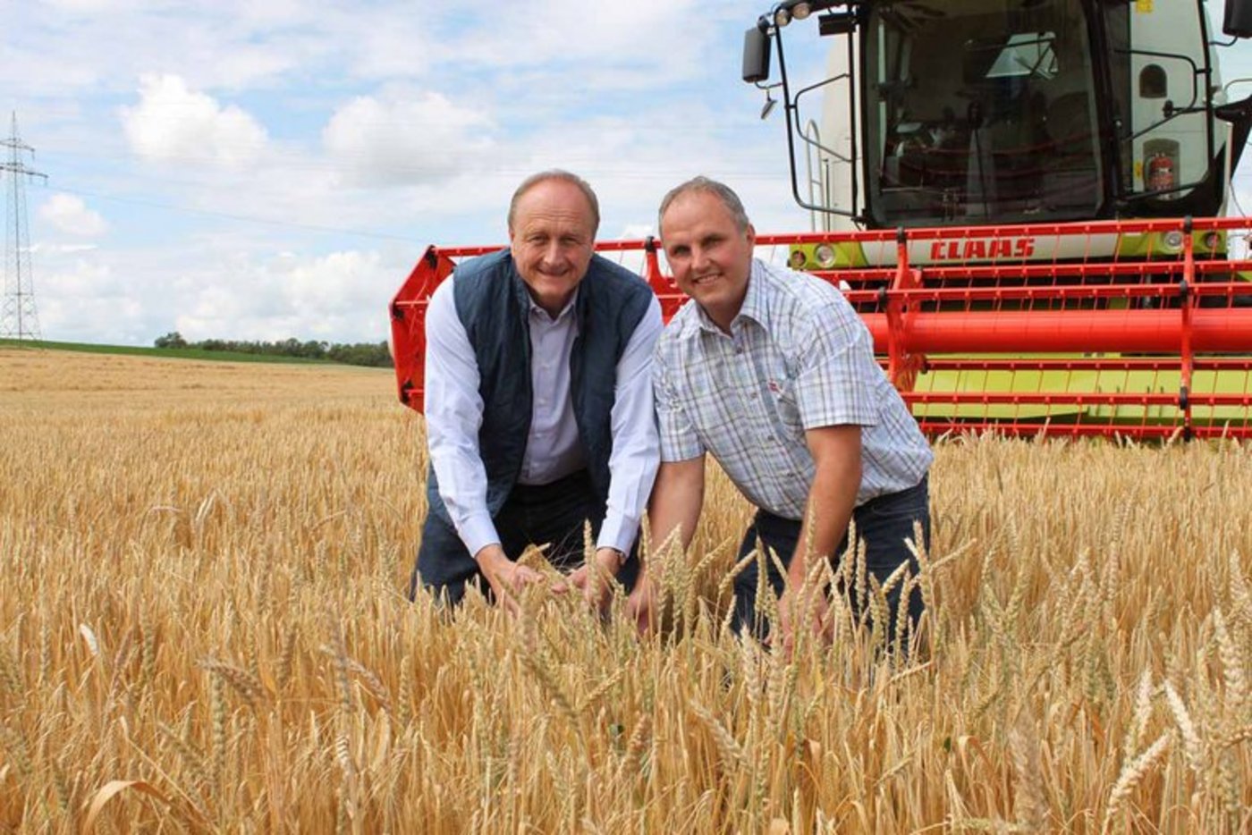 Bauernpräsident Joachim Rukwied (l.) beim Ernteauftakt auf den Feldern von Landwirt Rüdiger Beck. (Bild Amstutz/LBV-BW)