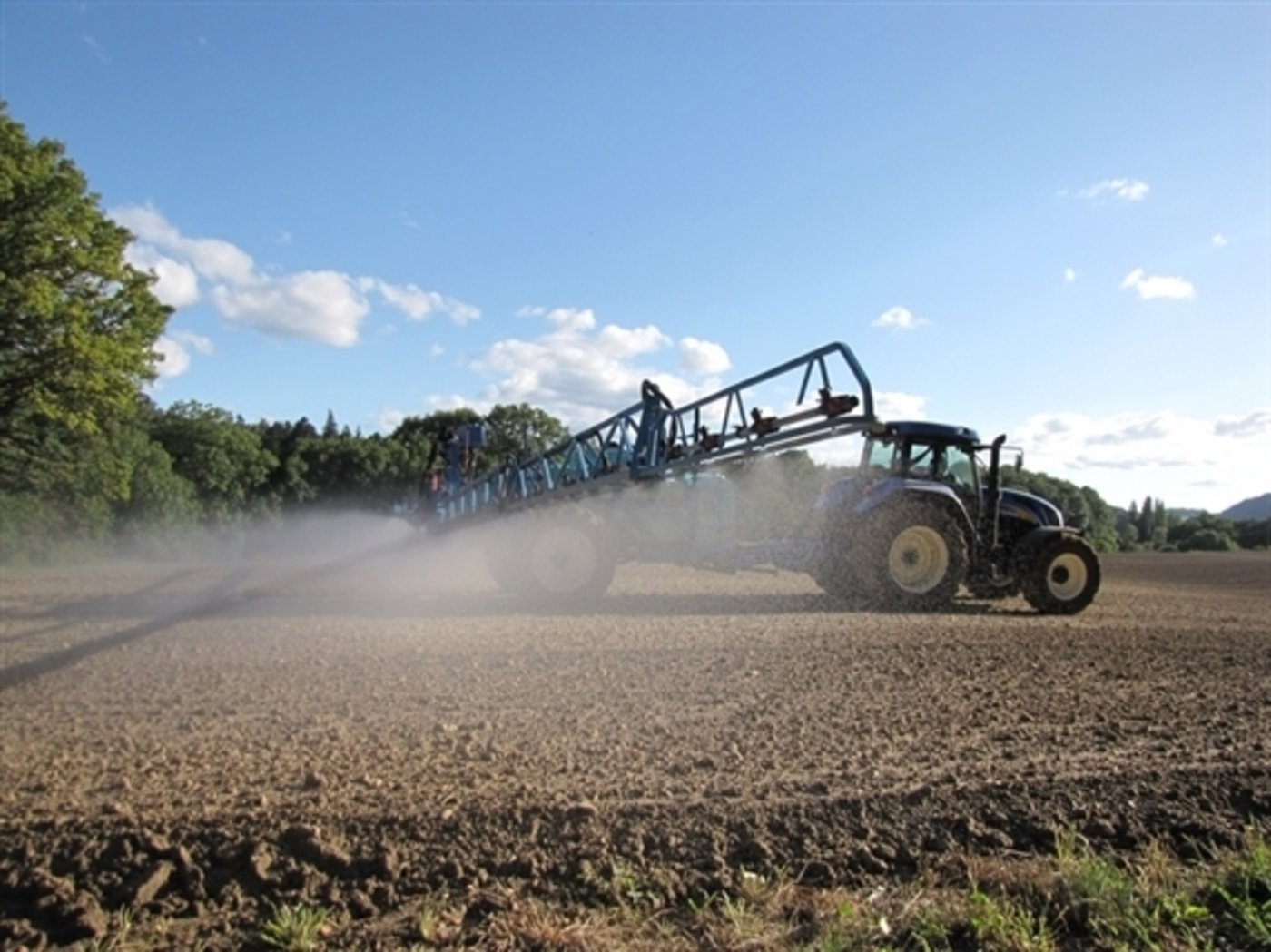 Der Pflanzenschutz mit Glyphosat ist vermehrt Kritik ausgesetzt. (Bild Jérémie Suchet/landwirtschaft.ch) 