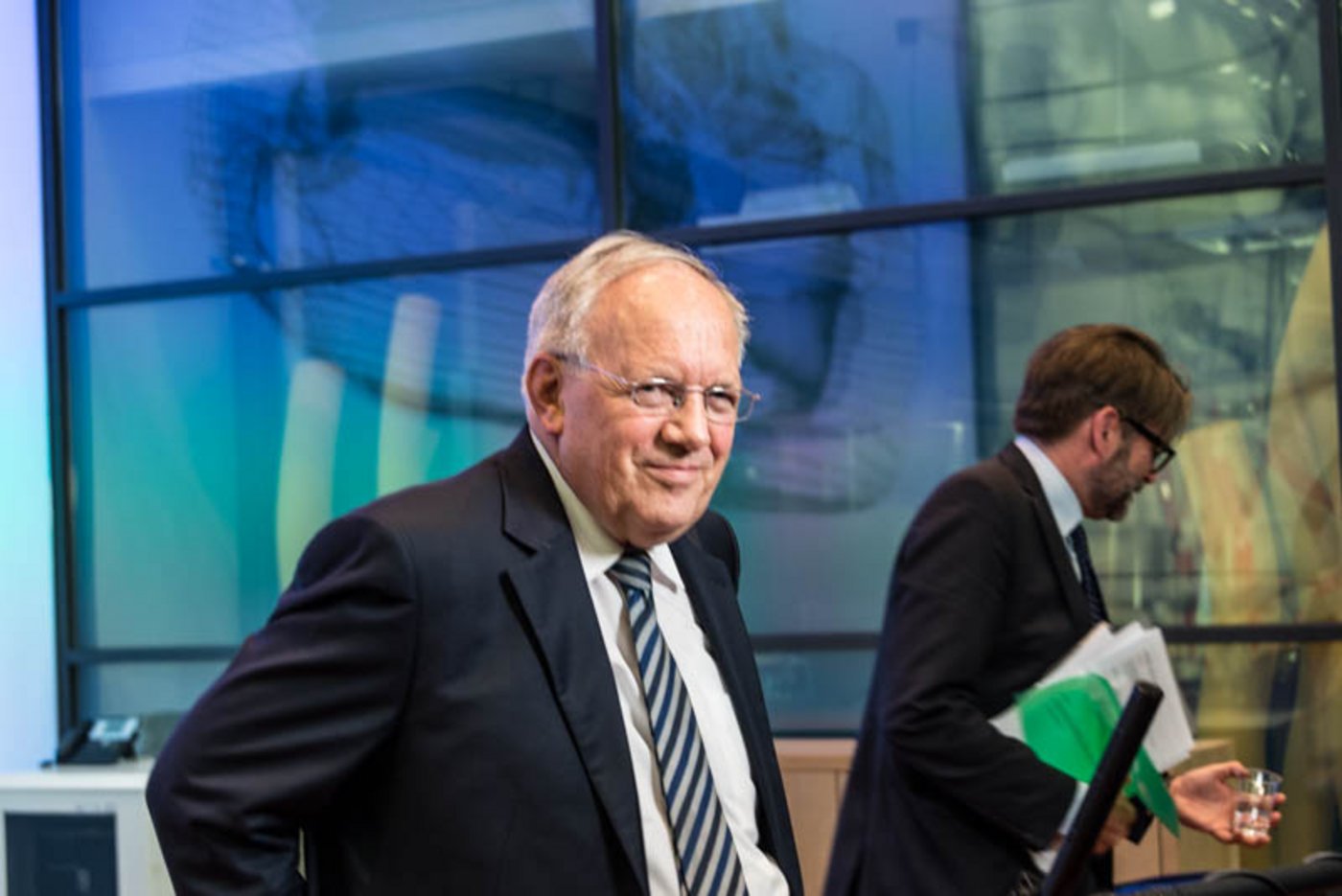 Bundesrat Johann Schneider-Ammann am Dienstag vor den Medien. Er müsse versuchen, seine Euphorie nicht zu stark auszudrücken, sagte er im Gespräch mit dem Schweizer Fernsehen. (Bild hja)