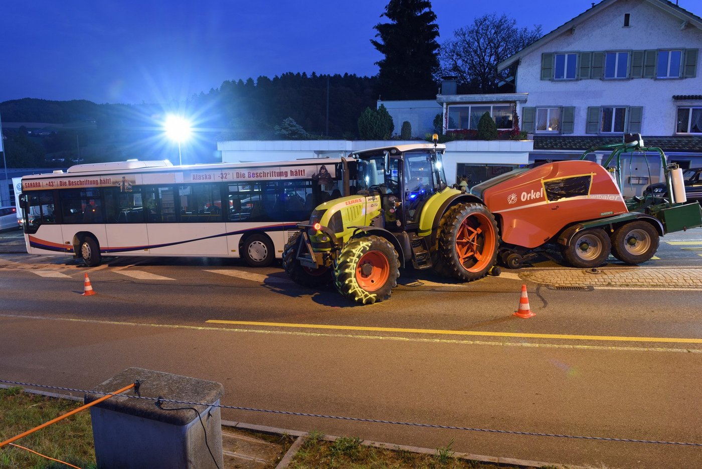 Bei der Kollision wurden vier Personen verletzt. (Bilder Kapo LU)
