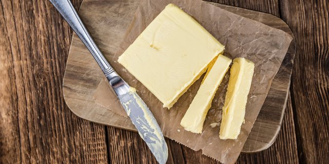 Im Vergleich zum Vorjahr wurde weniger Butter produziert, jedoch sei der Verbrauch gestiegen. (Bild Adobe Stock)