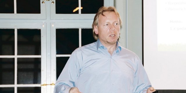 Walter Hübscher gründete vor über 30 Jahren das Unternehmen «Zaunteam», das heute Firmenstandorte in der Schweiz, Deutschland und Österreich hat.(Bild Roland Müller)