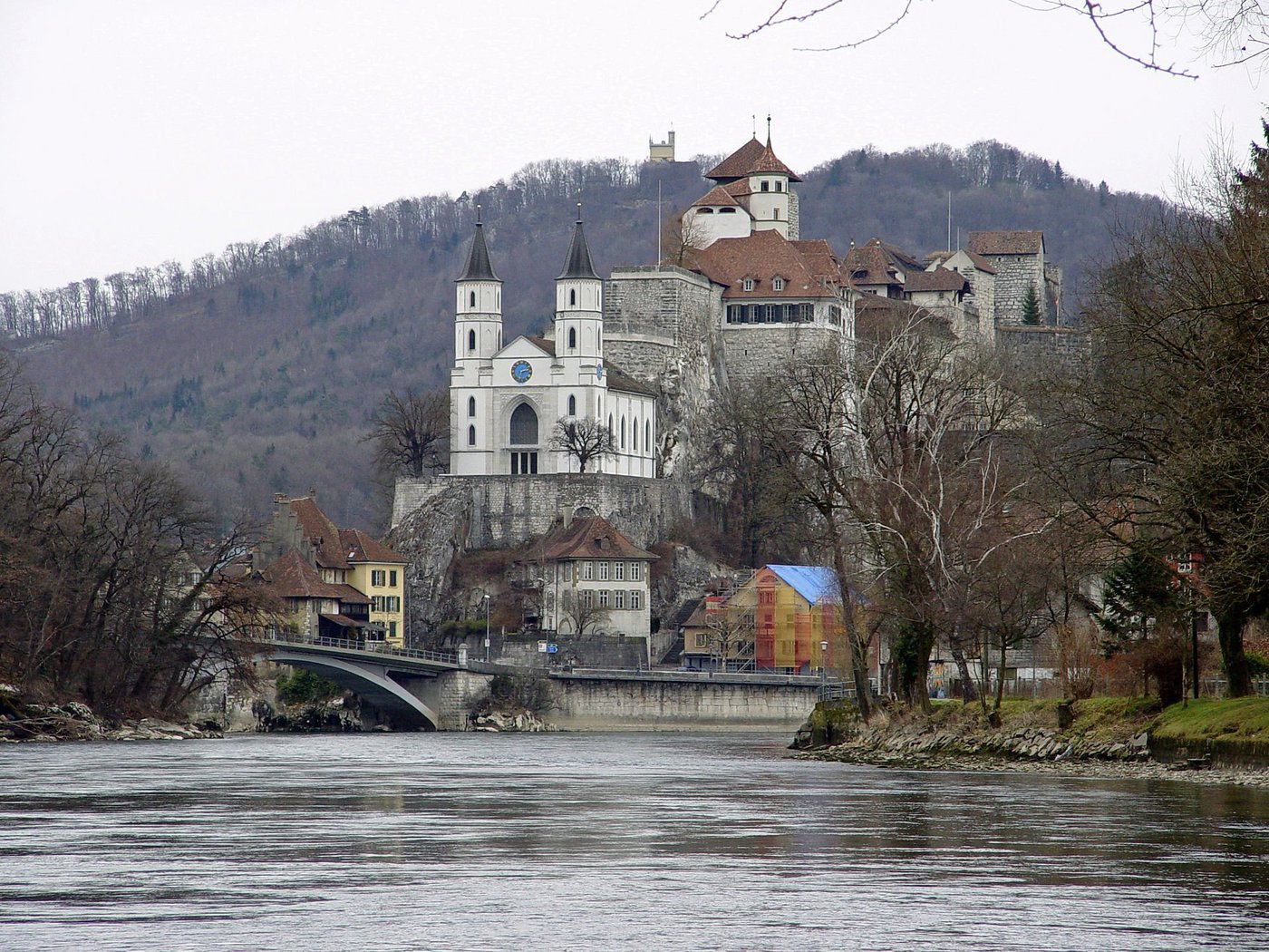 Blick auf Aarburg von der Aare aus. (Bild Yesuitus2001)