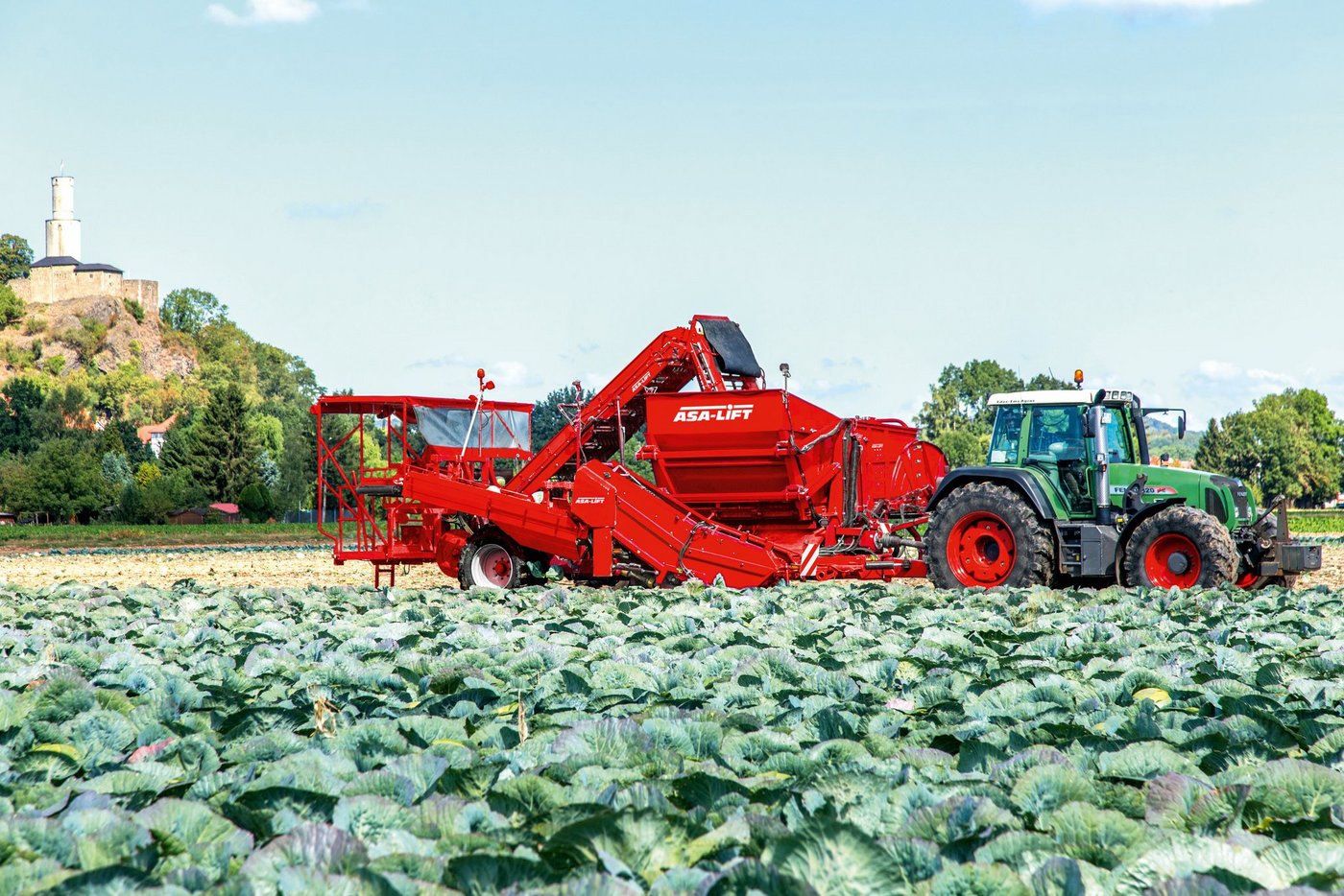 Seit 2019 werden die vormals blauen Maschinen in dem typischen GRIMME Rot lackiert. (Bild Grimme)