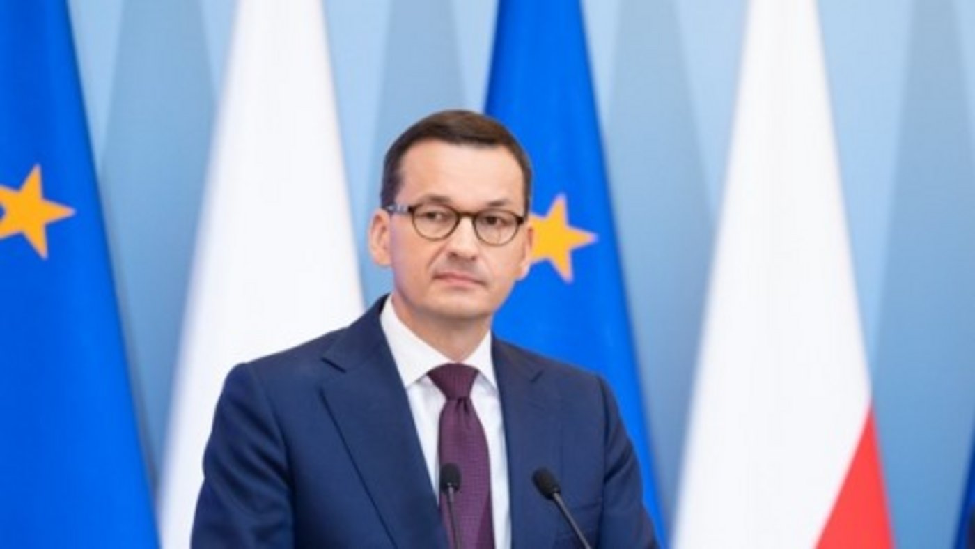 Der Ministerpräsident Mateusz Morawiecki gab sich überzeugt, dass in dieser Hinsicht noch politischer Verhandlungsspielraum bestehe. Er kündigte an, dass sich die Warschauer Regierung hier weiter engagieren und klar machen werde, dass man an Polen und weiteren osteuropäischen Mitgliedsländern nicht vorbeikommen werde. (Bild Adam Guz, KPRM)