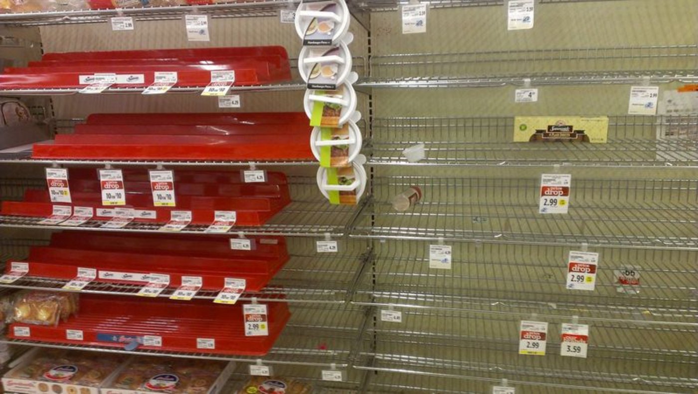 Leere Regale überall: Englands Supermärkte handeln jetzt, damit es für alle Kunden genügend Lebensmittel hat. (Symbolbild pb)