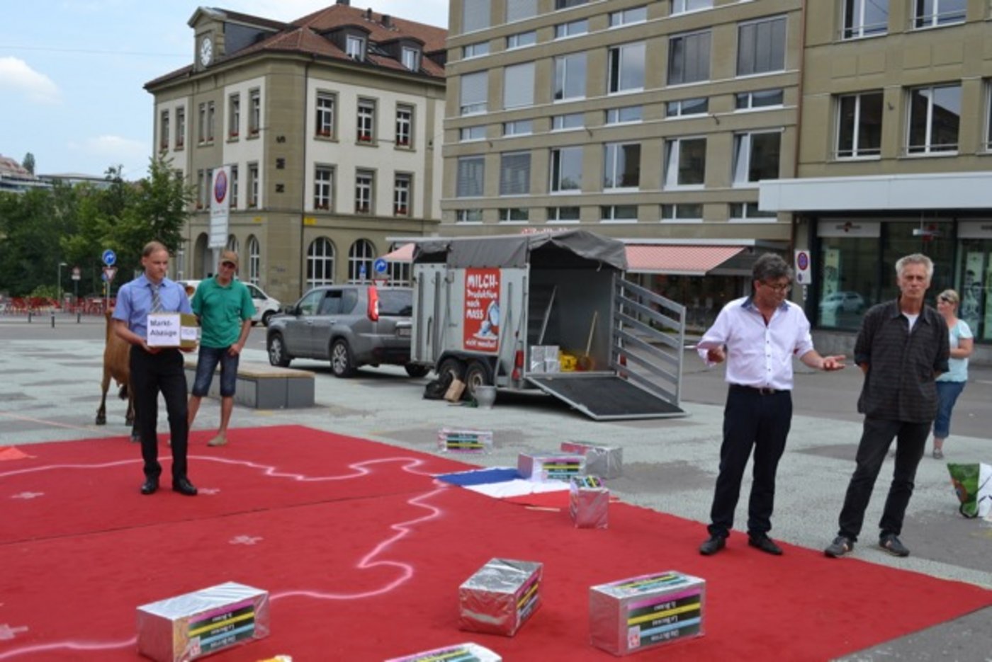 Zuviel produzierte Milch, gibt zwangsläufig auch zuviel Butter. Der Überschuss wird oft auf dem Buckel der Bauern ins Ausland verscherbelt. (Bilder Peter Fankhauser)