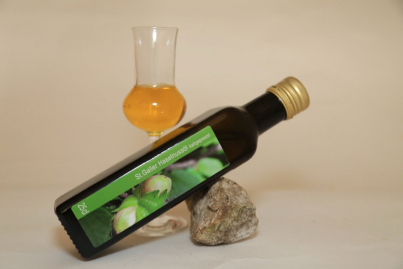 St.Galler Haselnussöl kaltgepresst war bestes Produkt der Kategorie Früchte-, Gemüse-, Honig und andere Produkte. (Bild zVg)