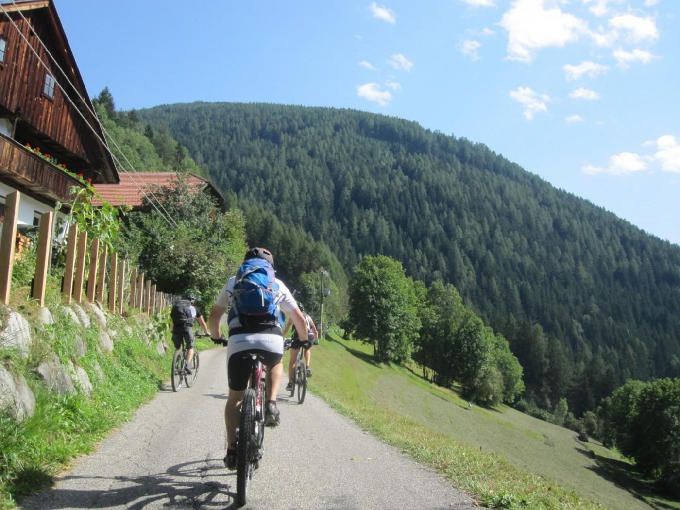 Schweiz Tourismus plant  diverse Marketingaktivitäten und Anlässe, um das Velofahren in den Alpen attraktiver zu machen. (Bild pxhere.com)