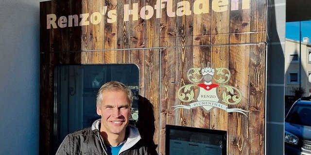 Seit rund einem Monat besitzt der ehemalige Mister Schweiz Renzo Blumenthal einen Verkaufsautomaten, und er ist sehr zufrieden damit. 