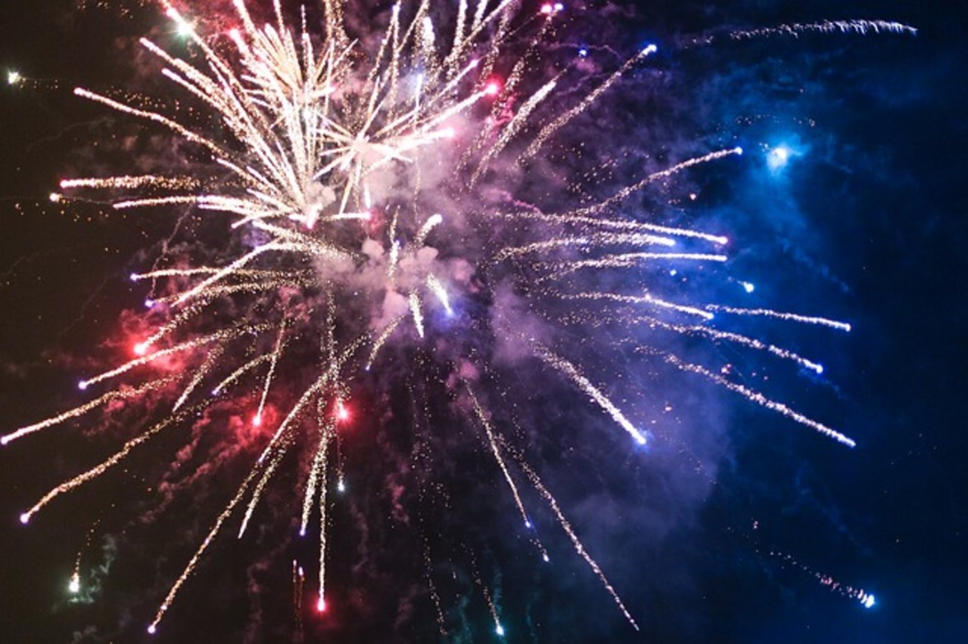 Feuerwerk knallt und raucht – beides nicht wirklich schön für alle Betroffenen. (Bild Pixabay)