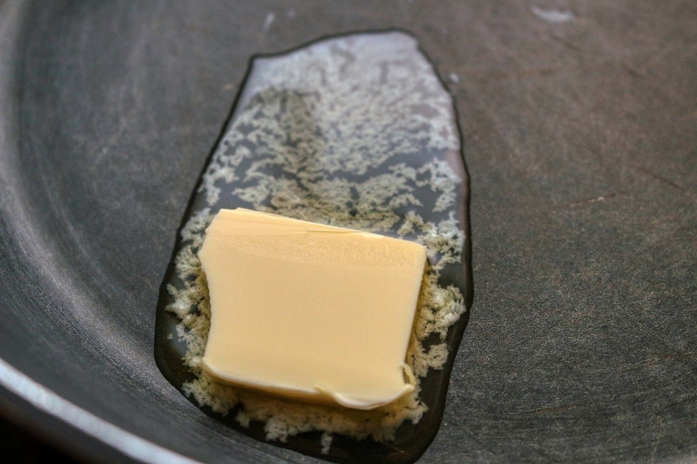Eine kleinere Mindespackungsgrösse würde Butterimporte fördern, warnt Uniterre. Das sei angesichts des «beschämend» tiefen Milchpreises inakzeptabel. (Bild planet_fox / Pixabay)