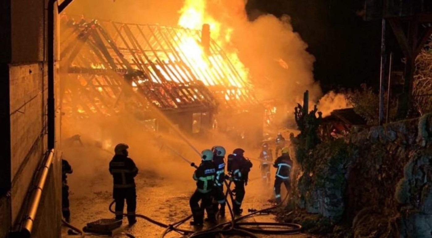 Was den Brand auslöste, ist noch unklar. Die Kapo Bern ermittelt. (Bild Polizei Schweiz)