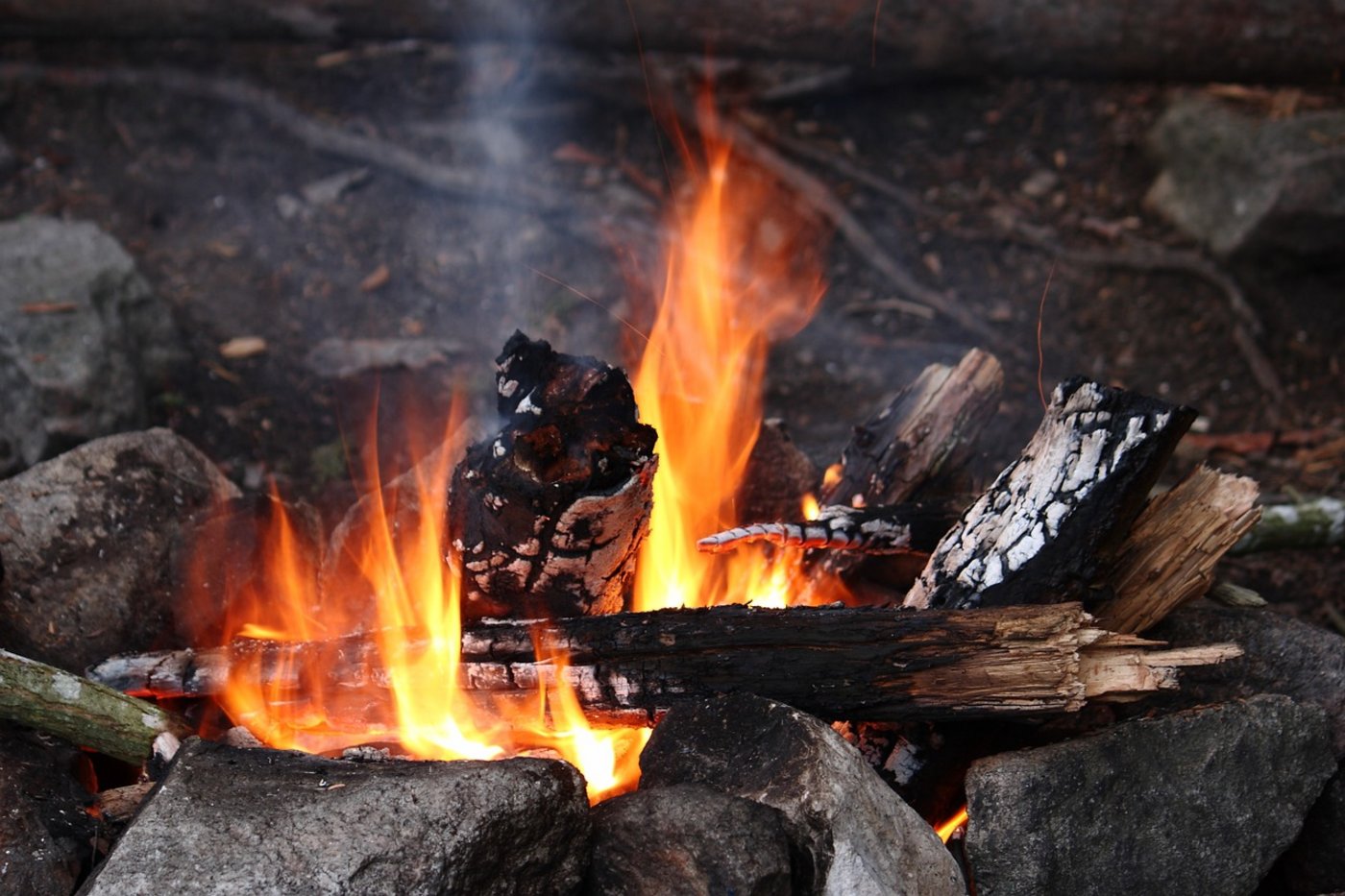Nach dem Regen können die Feuerverbote in einigen Kantonen gelockert werden. (Symbolbild Pixabay)