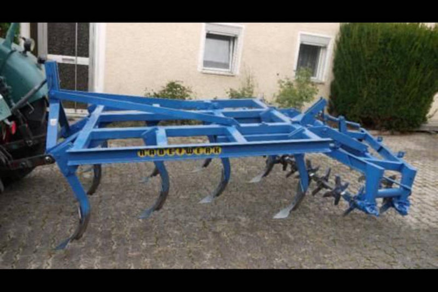 Die Polizei sucht nach diesem blauen "Grubber". (Bild Kapo Solothurn)