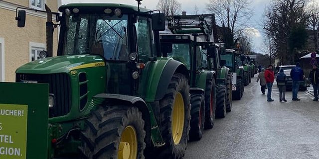 Die Landwirte haben genug und gehen auf die Strassen. (Bild Facebook / Land schafft Verbindung - Link: https://www.facebook.com/photo.php?fbid=2973024232717588&set=pcb.2973020412717970&type=3&theater)