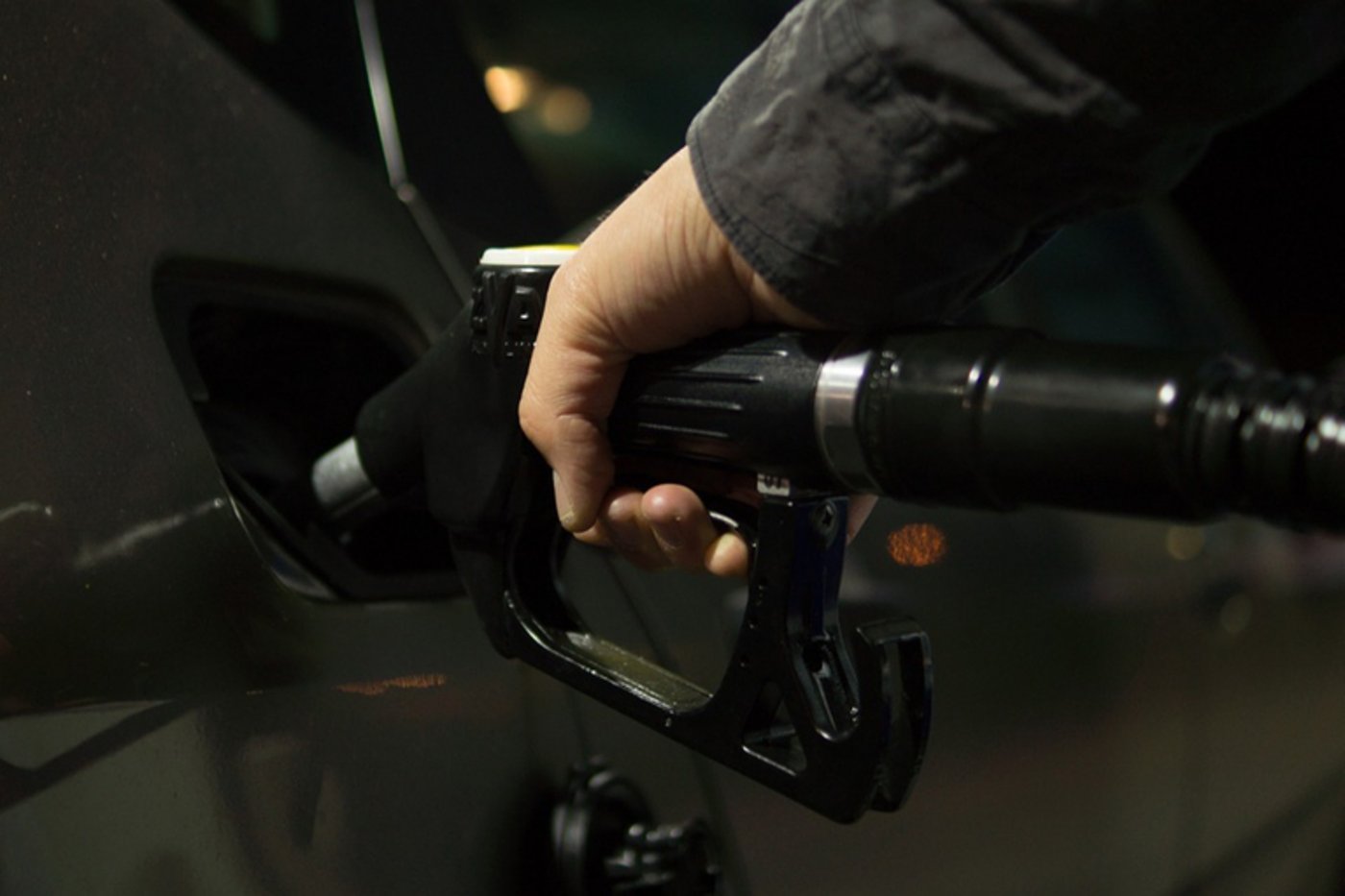 Benzin und Diesel bremsten die Talfahrt des Schweizer Detailhandels. (Pixabay)