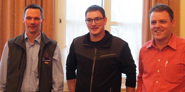 Suisseporcs-Präsident Christian Gerber mit den neuen Vorstandsmitgliedern Lukas Roth und Ueli Stacher (v. l. n. r.). (Bild chw)
