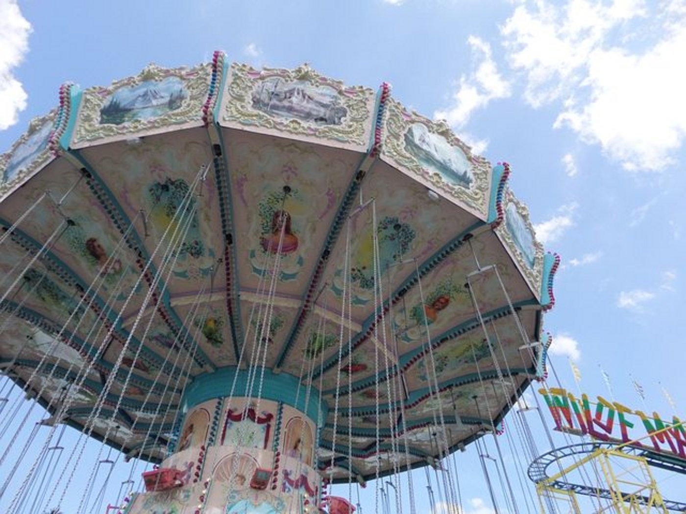An der Basler Herbstmesse locken auch unzählige Bahnen. (Bild Pixabay)