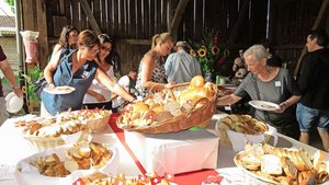 Der 1.-August-Brunch ist beliebt, bedeutet für die Gastgeberfamilien aber viel Aufwand. Letztes Jahr hatten sich 281 Höfe angemeldet, bisher sind es deutlich weniger.