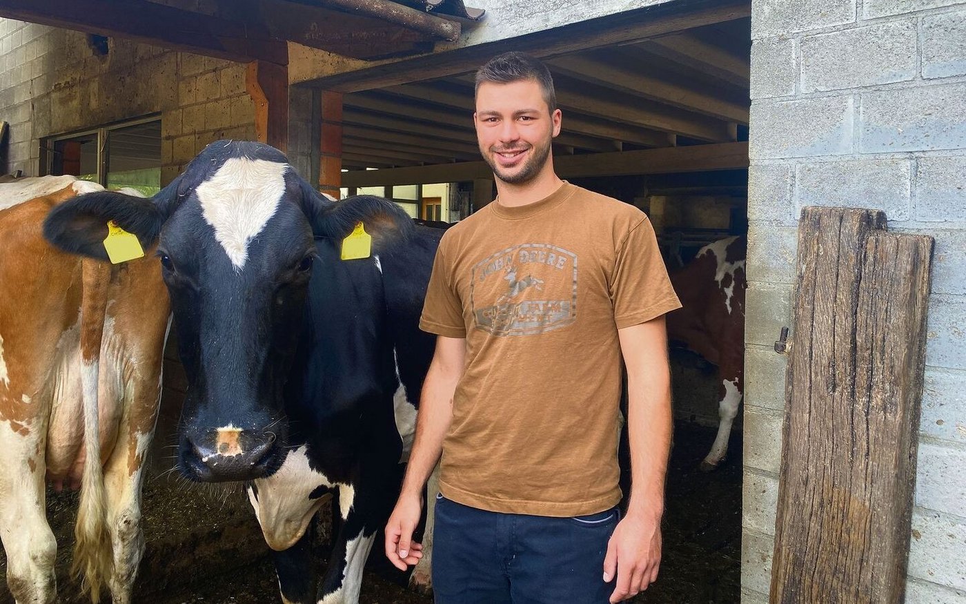 Simon Kopp hat sich im Projekt Klimastar Milch für die wirkungsorientierte Prämie entschieden, die je nach erzielter Reduktion ausbezahlt wird.  