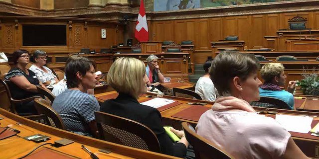 Wer im Herbst im Nationalratssaal an der Frauensession mitdiskutieren will, kann sich jetzt bewerben. (Symbolbild SBLV)