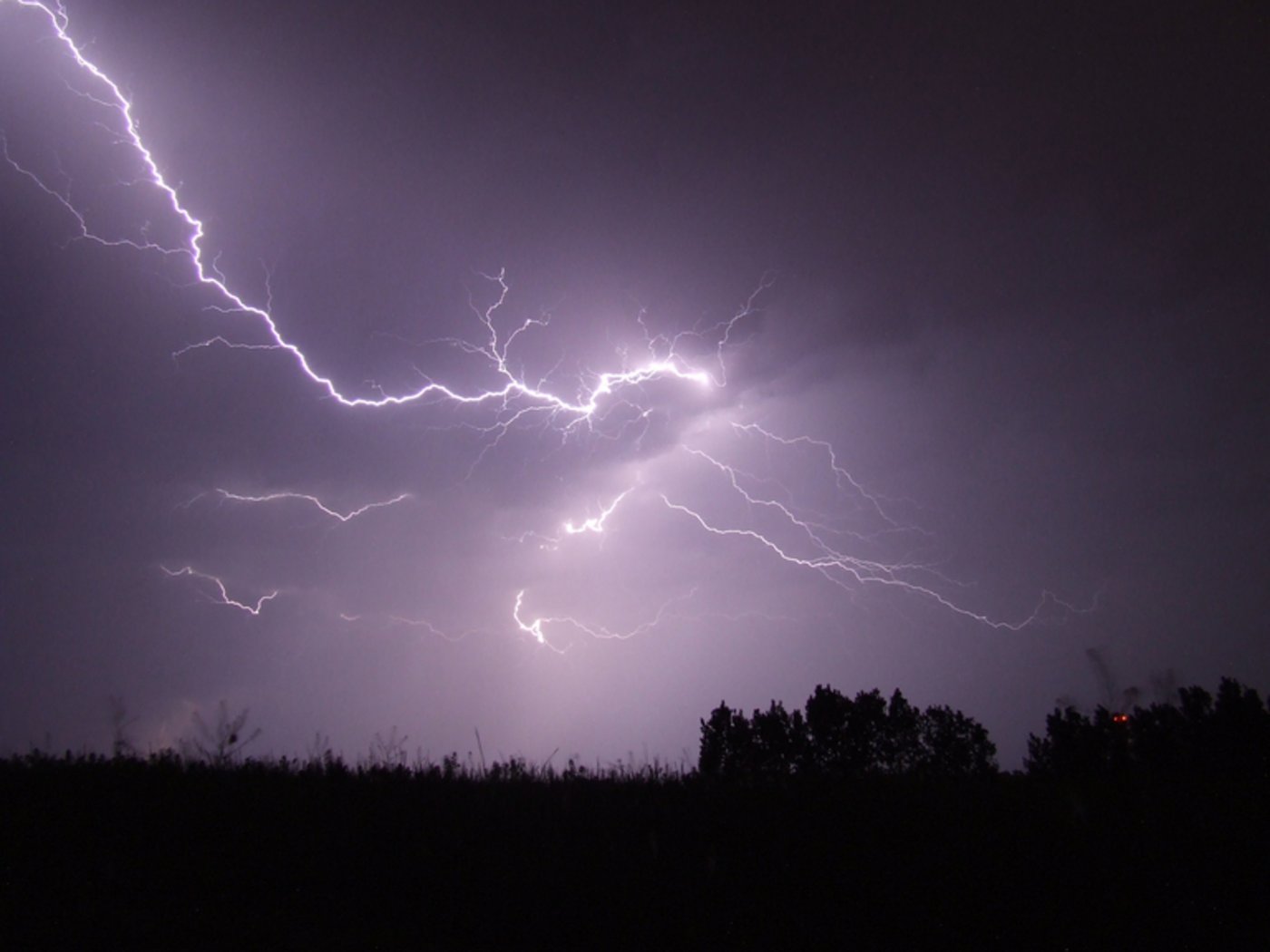 Heftige Gewitter gab es am Samstag vor allem in der Westschweiz. (Bild zVg)