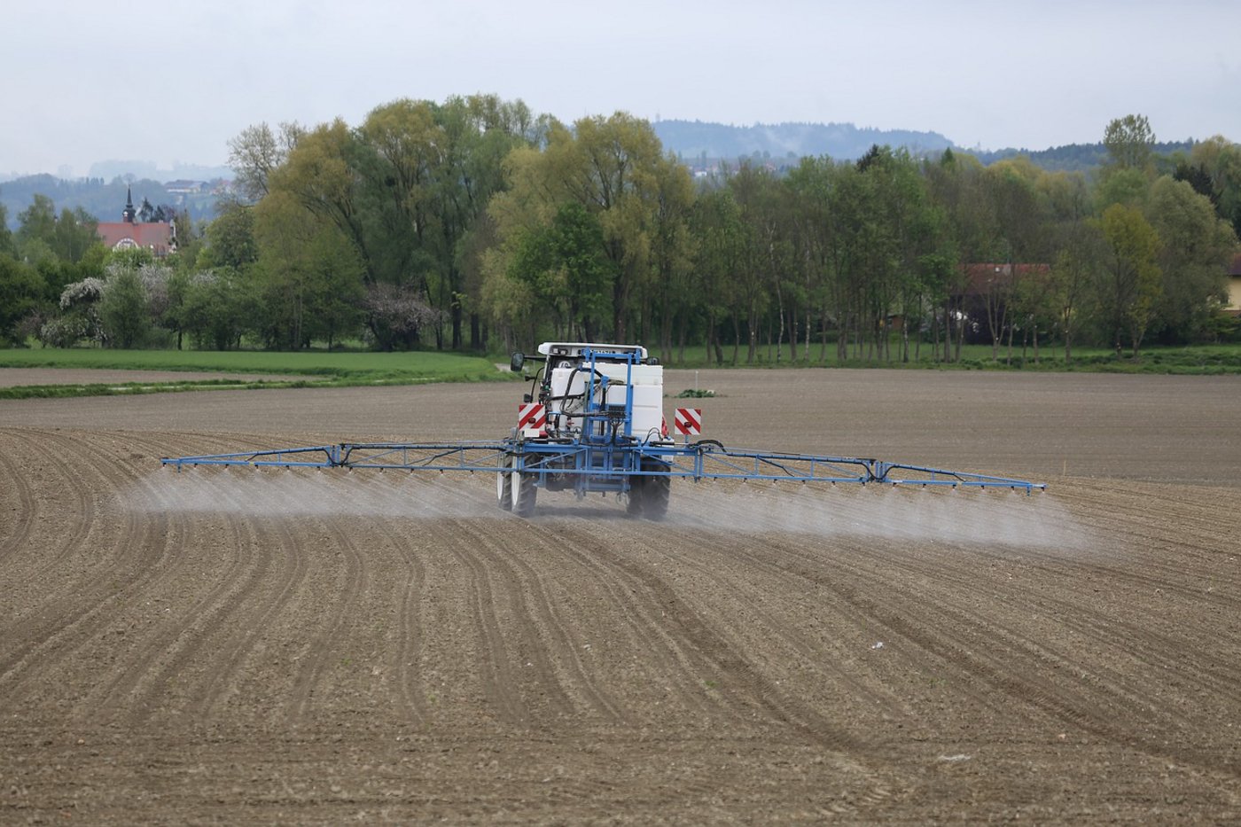 Am 13. Juni wird sowohl über die Pestizidverbots- als auch die Trinkwasser-Initiative abgestimmt. (Bild Pixabay)