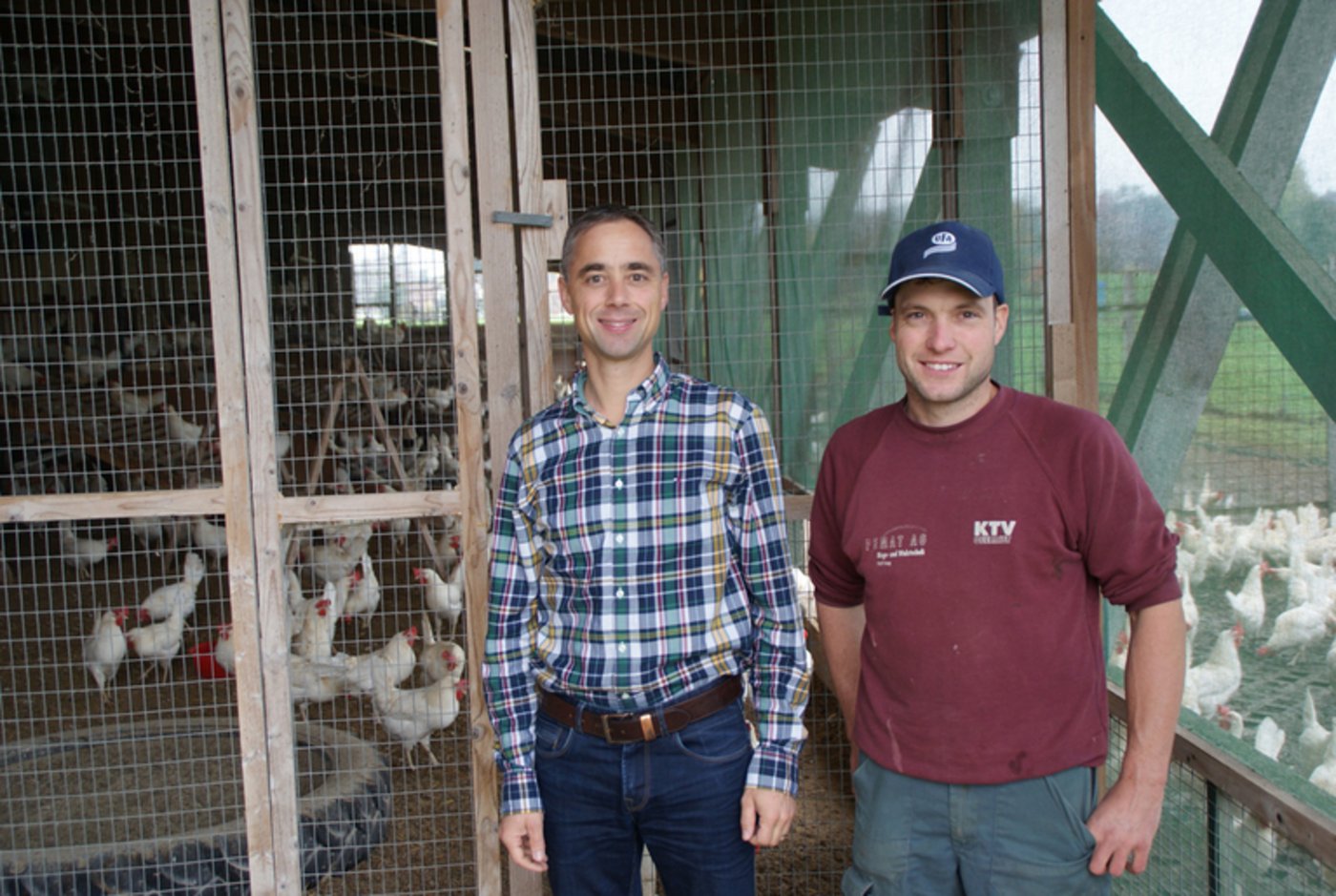 Landi-Geschäftsführer Stephan Ryffel (l.) mit Landwirt Andreas Fässler. 