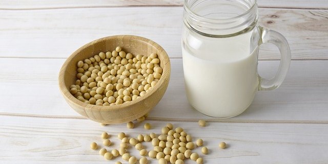 Nicht nur Veganer schätzen Pflanzendrinks. Auch für Allergiker, die ihren Kaffee nicht schwarz trinken möchten, kommen verschiedene in Fragen. (Symbolbild Pixabay)
