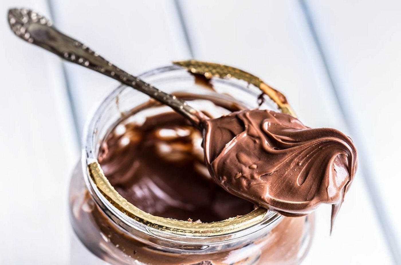 Die Nutella-Fabrik in der Normandie liefert rund 600 000 Gläser täglich. (Bild peta.de)