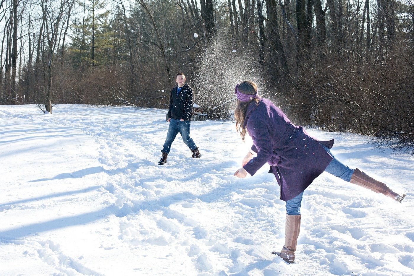 Einen Partner, für eine Schneeballschlacht und für alles Schöne im Leben, finden heute viele Menschen im Internet. (Bild Pixabay)