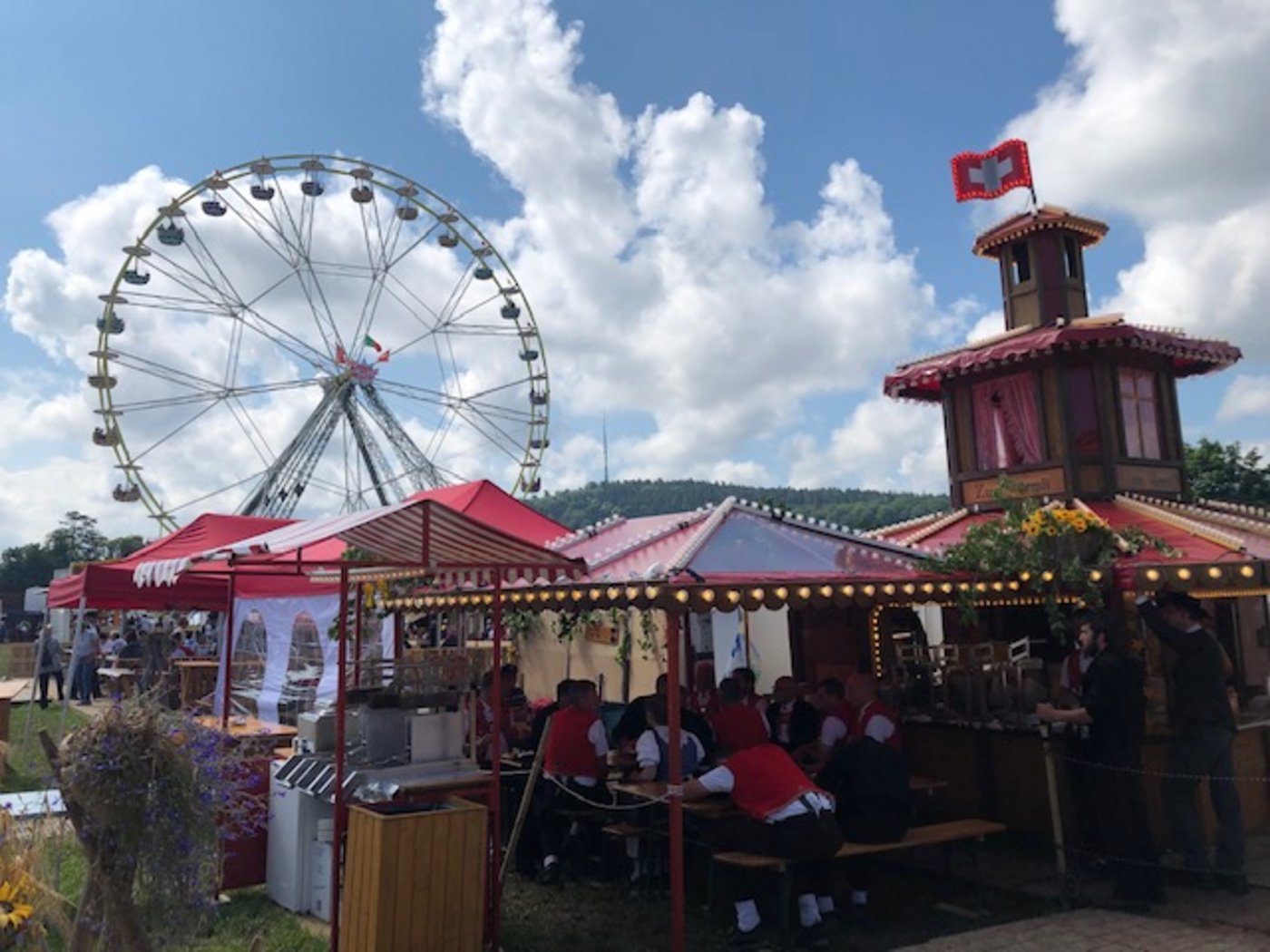 Rummel mit Riesenrad, erfreut die Kleinen und die Grossen. 