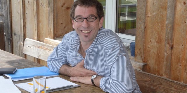 Cornel Rimle beantwortet Fragen aus dem Lebensalltag von Bäuerinnen und Bauern. (Bild zVg/Cornel Rimle)