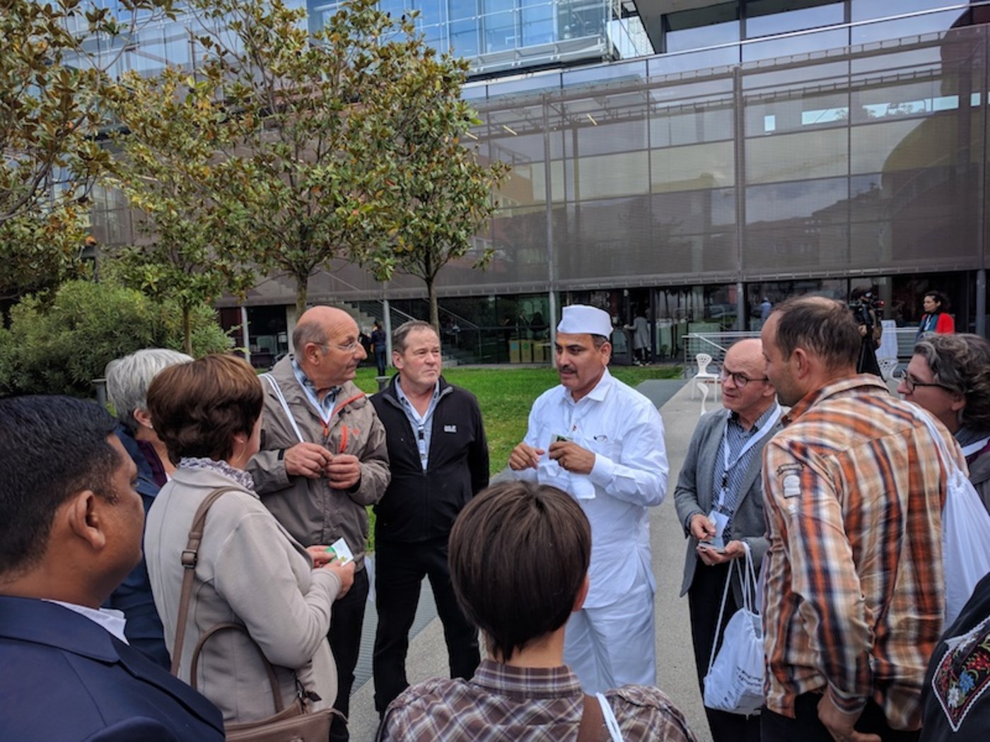 Die schweizer Agrotourismusanbieter im Pausenschwatz mit einem Indischen Anbieter. (Bilder zVg)