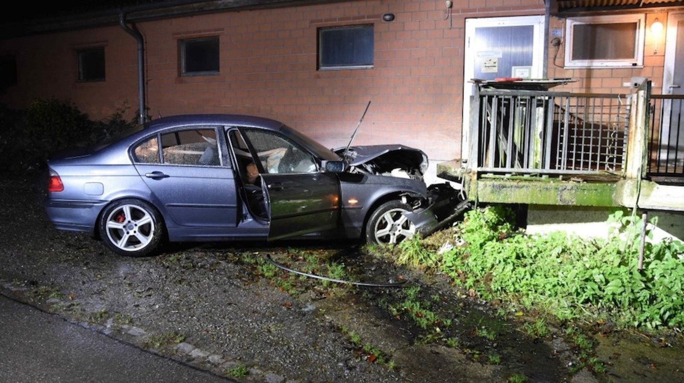 Der Lenker war in fahrunfähigem Zustand. (Bilder Kantonspolizei St. Gallen)