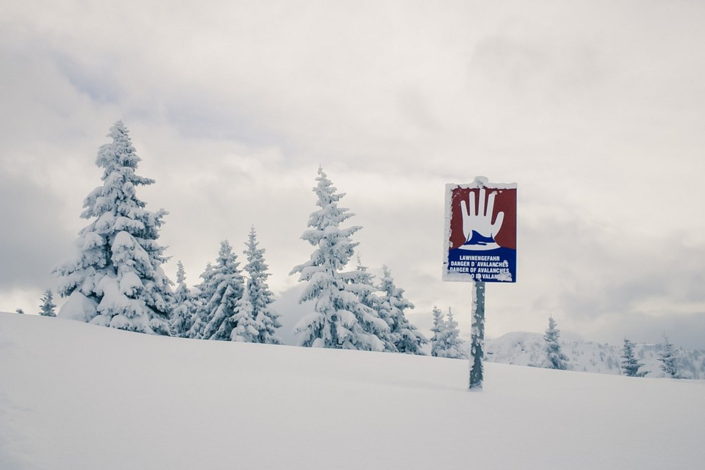  Grosse Lawinen seien noch möglich, allerdings nehme die spontane Lawinenaktivität ab, so die aktuelle Einschätzung. (Symbolbild Pixabay)