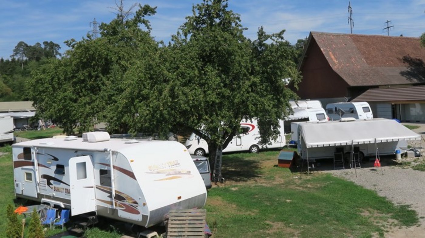 Vorübergehende Aufenthalte von Fahrenden mit Wohnwagen auf Bauernhöfen. (Symbolbild zVg)