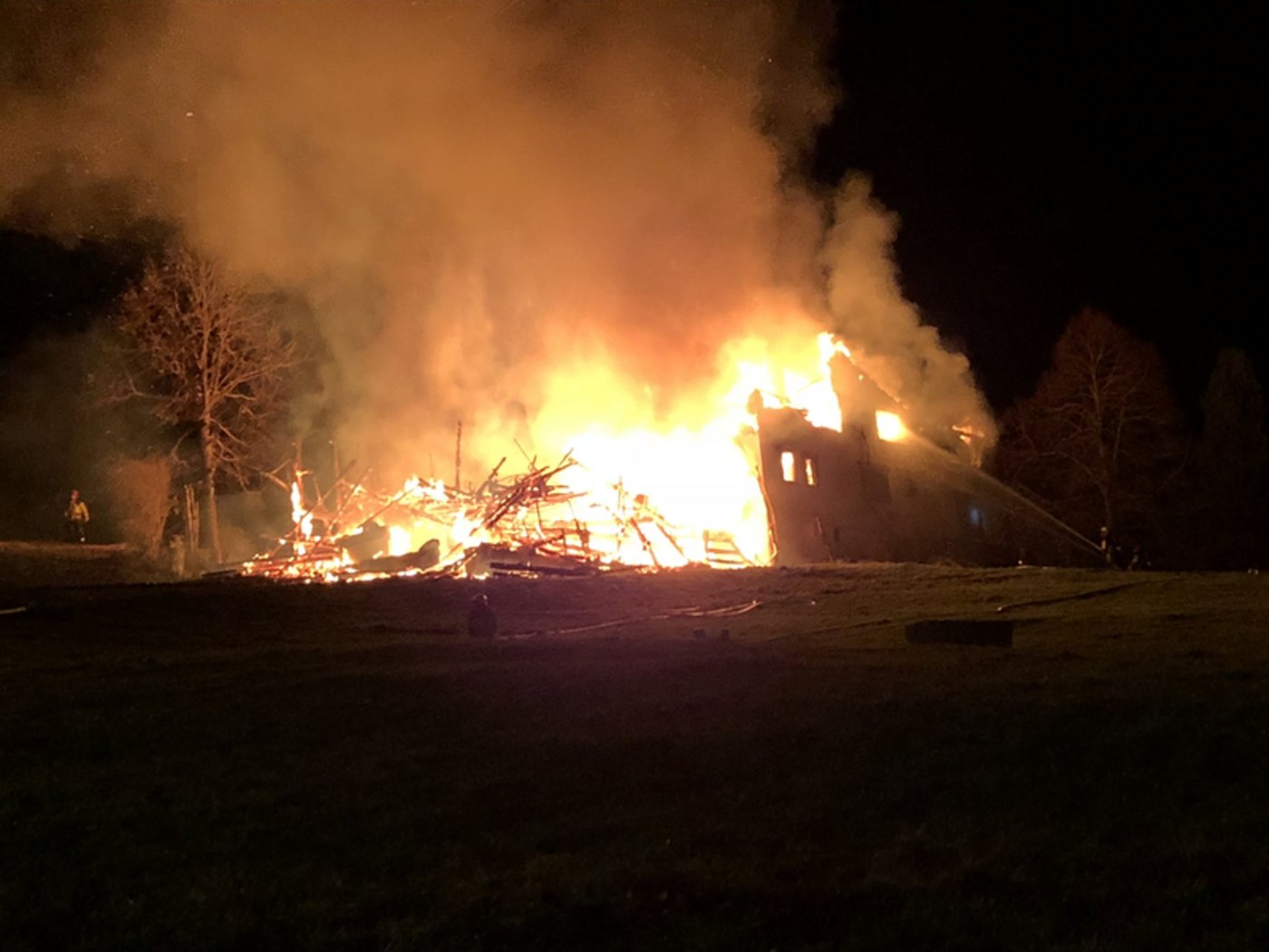 Das Bauernhaus erlitt Totalschaden. (Bilder Kapo AR)