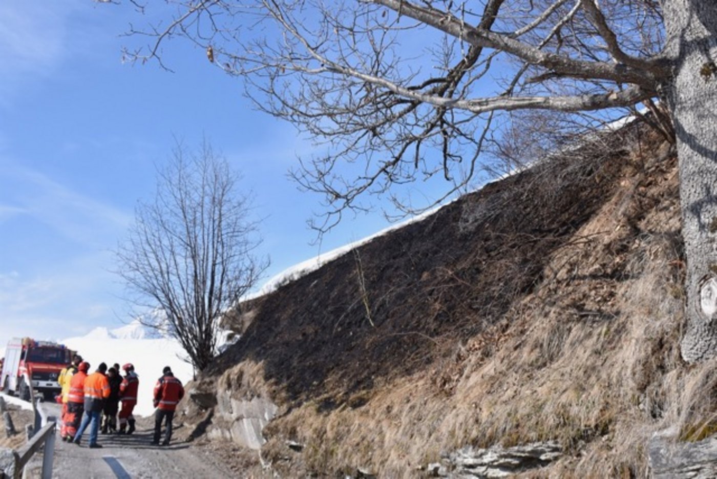 Rund 7 mal 15 Meter der Böschung sind verbrannt. (Bild Kapo GR)