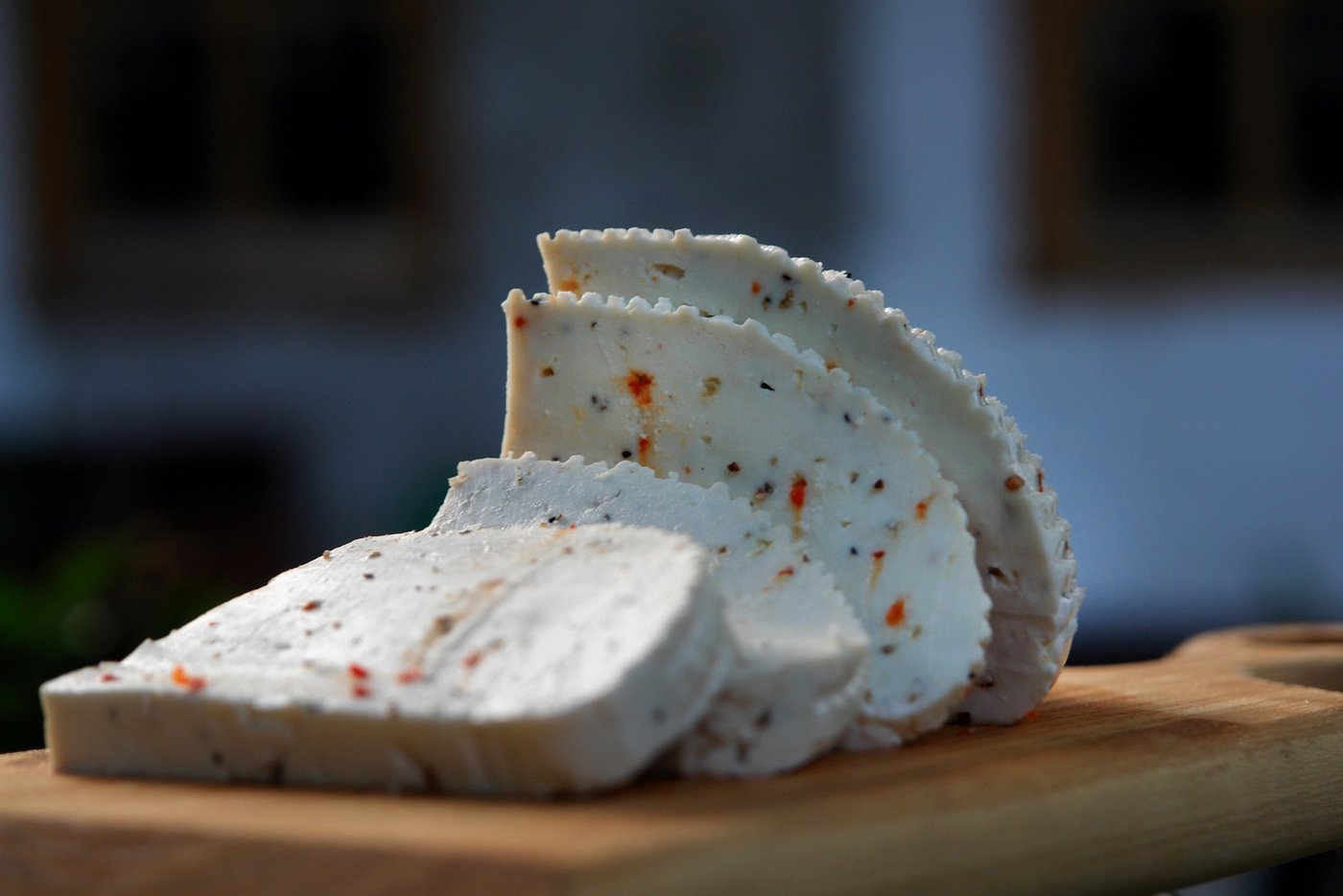 Trotz des Verkaufs der spanischen Ziegenkäsemanufaktur bleibe der Ausbau des Nischengeschäfts mit Ziegenmilchprodukten wichtig, schreibt Emmi. (Bild Pixabay) 