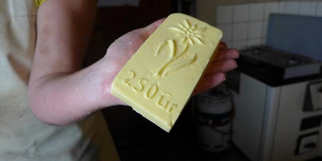 Butter von der Alp Schwandi. (Bilder Lea Kluge)