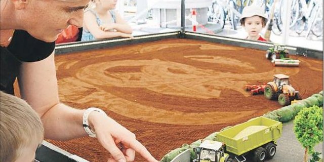 Es gibt die Veranstaltungen, an denen die Landwirtschaft entdeckt werden kann. Ausstellungen und Messen sind dafür ein idealer Rahmen. Hier ein Bild von der  beef.ch in Luzern 2016. (Bild js)