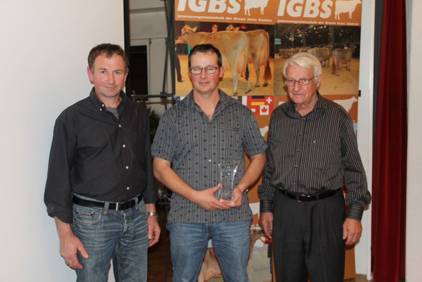 IGBS-Präsident Ernst Biser und die beiden Preisträger Markus und Hans Neuenschwander (v. l. n. r.)  Bild: chw