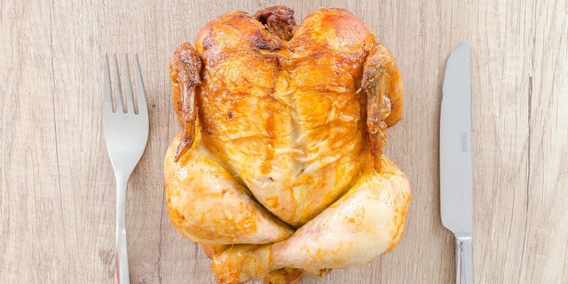 Pouletfleisch ist bei Konsumentinnen und Konsumenten weiterhin beliebt, der Absatz stieg. (Bild Pixabay)