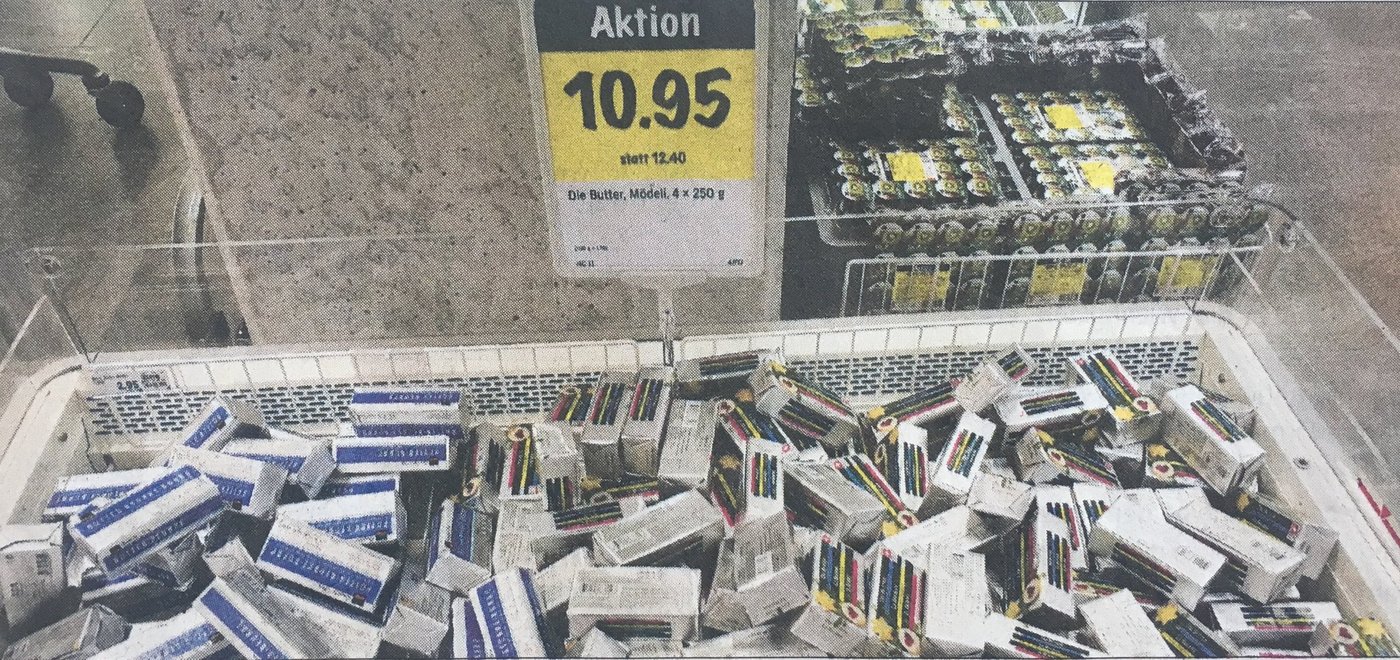 Im Coop in Laupen BE am vergangenen Samstag: Vier Mal 250 g Butter für Fr. 10.95 statt 12.40. Die Aktion sei schon lange geplant gewesen, rechtfertigt sich Coop. (Bild hja)