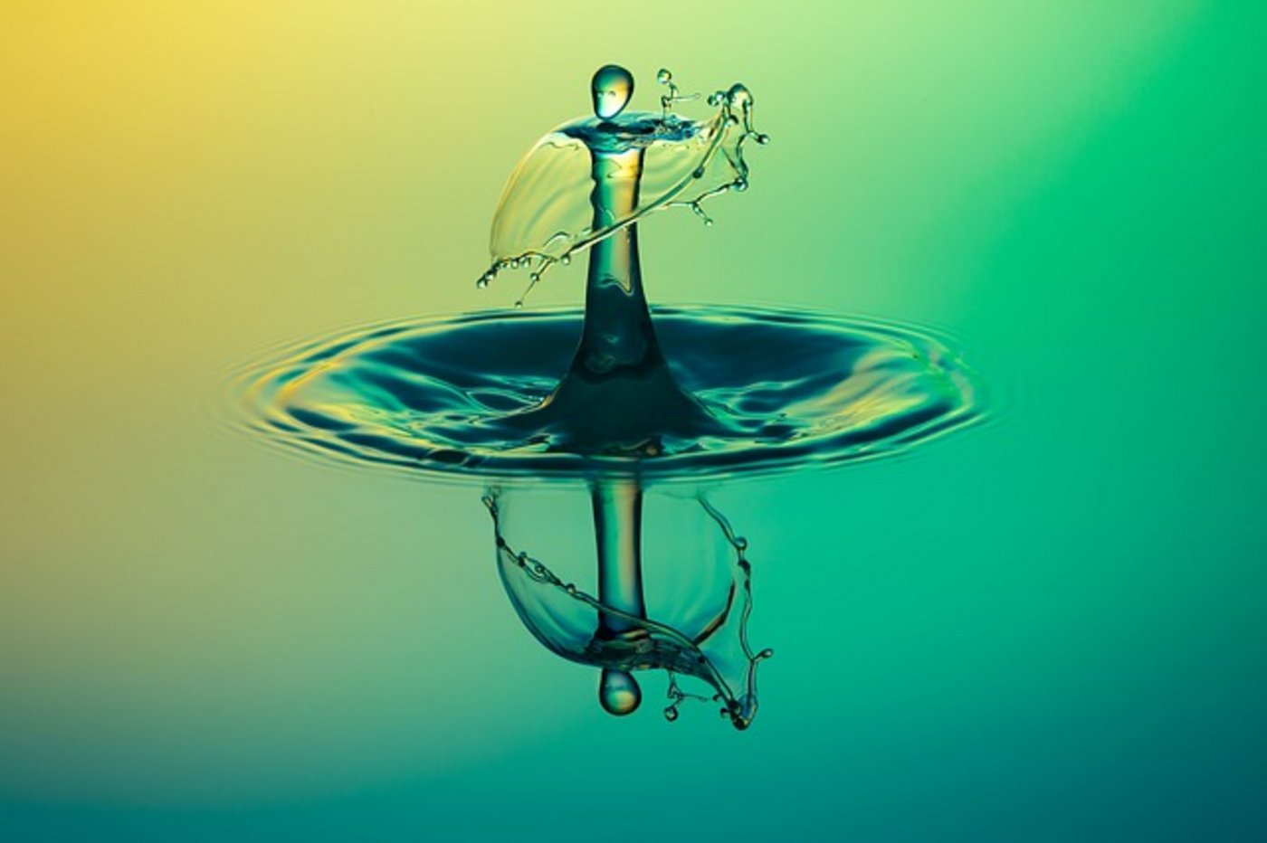 Bislang gab es einfach ein Wasser. Neu wird zwischen para- und ortho-Wasser unterschieden werden. (Bild Pixabay)
