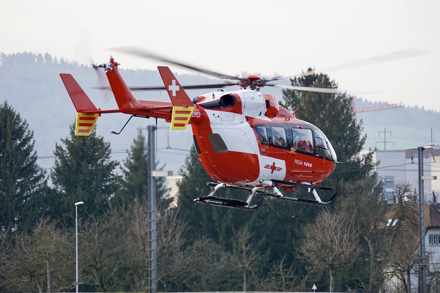 Der schwer verletzte 43-jährige Mann und musste nach der Erstversorgung durch den Rettungsdienst mit der Rega ins Spital geflogen werden. (Symbolbild Pixabay9
