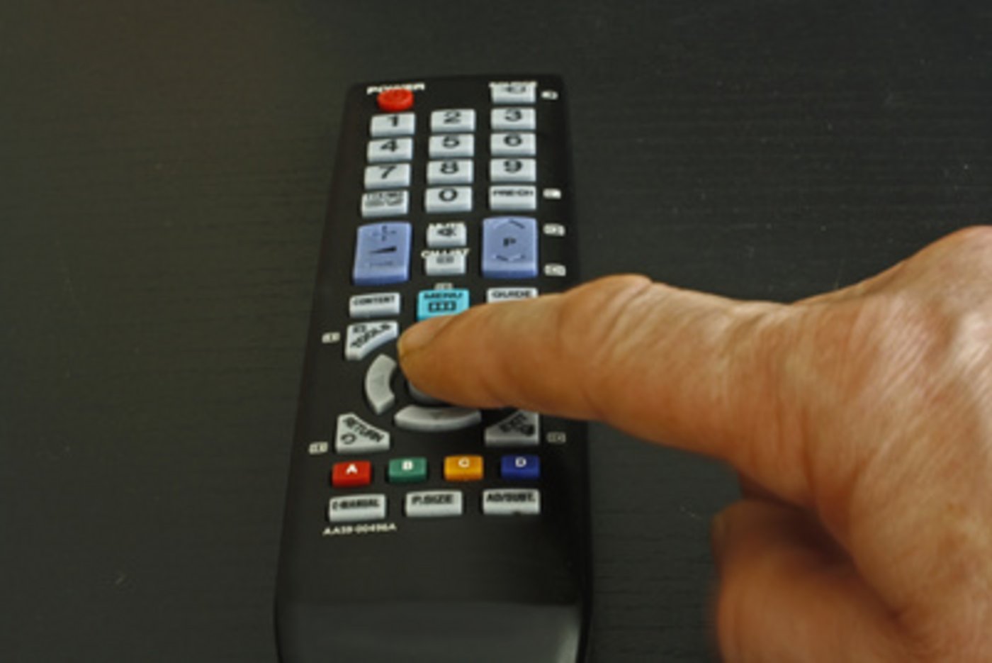 Am 4. März wird in der Schweiz über die Abschaffung der Radio- und Fernsehgebühren abgestimmt. (Symbolbild günther gumhold  / pixelio.de)