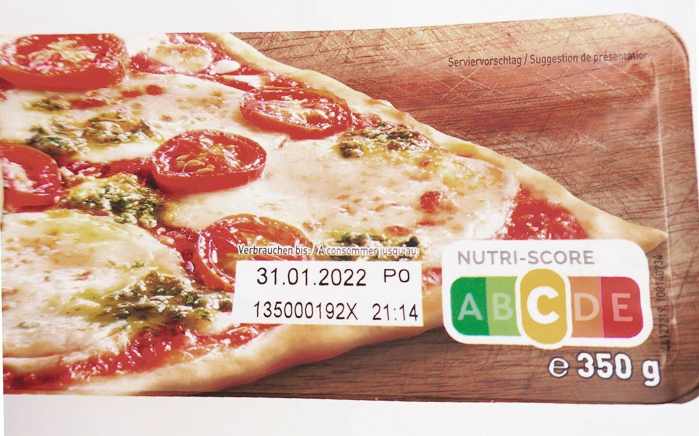 Wie ausgewogen ist diese Fertigpizza im Vergleich zu anderen Fertigpizzen? Die fünfstufige Farb- und Buchstabenskala Nutri-Score gibt einen schnellen Überblick.  